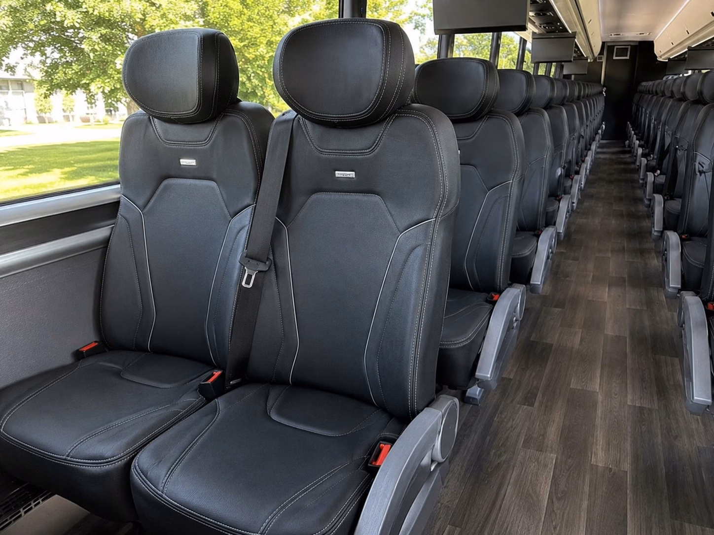 shuttle guests between newport news hotels and your wedding venue with ease